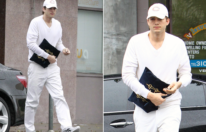 (Vera/Grosby) Ashton Kutcher se veste todo de branco para ir à cabala