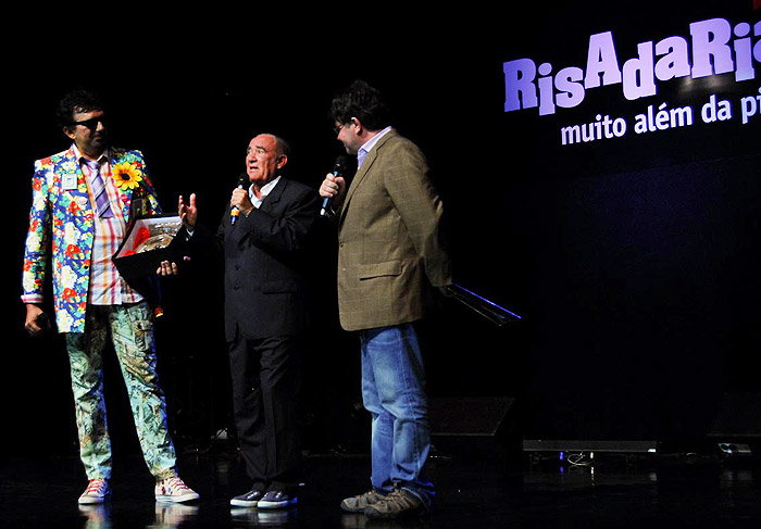 Renato Aragão é homenageado em festival paulista de humor 