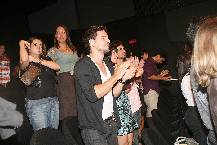 Daniel de Oliveira e Vanessa Giácomo no show de Lenine