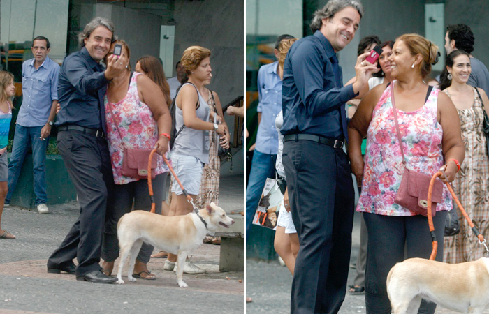 Alexandre Borges tira fotos com fãs em gravação de novela