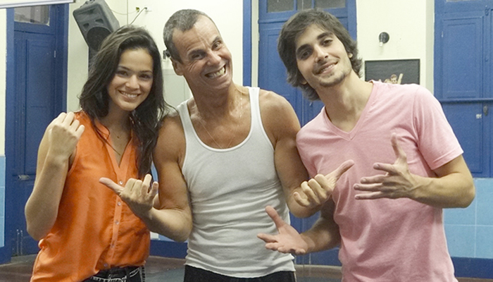 Fiuk e Bruna Marquezine fazem aula de dança com Carlinhos de Jesus