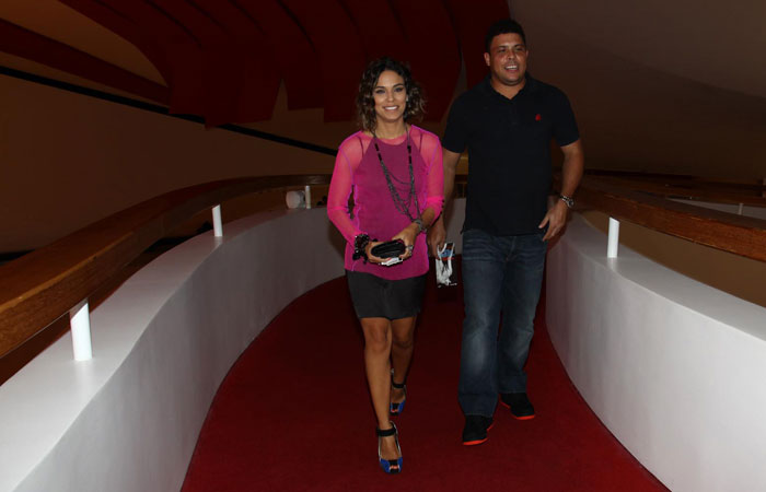 Depois de desmentir boatos, Ronaldo e Bia Antony vão ao show de Mariana Aydar - O Fuxico 