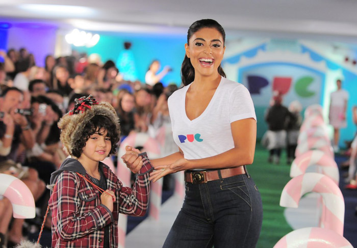 Juliana Paes participa de desfile em São Paulo