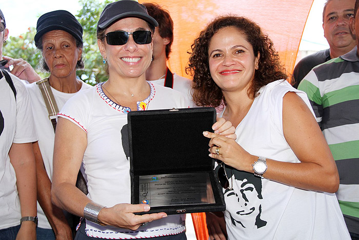 Cissa Guimarães na pista de skate em homenagem ao filho, Rafael Mascarenhas