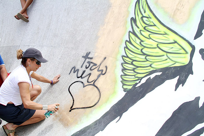 Cissa Guimarães na pista de skate em homenagem ao filho, Rafael Mascarenhas