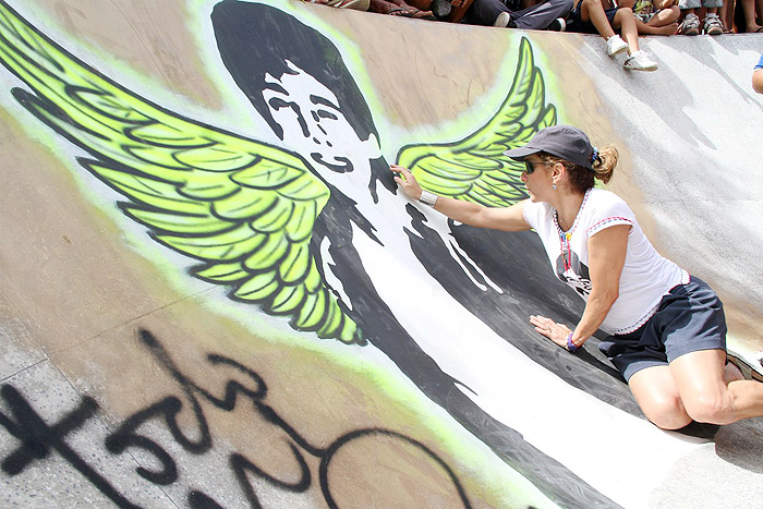 Cissa Guimarães na pista de skate em homenagem ao filho, Rafael Mascarenhas