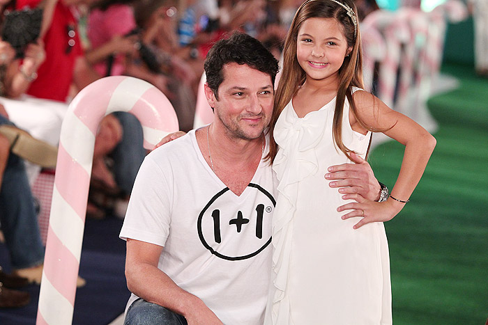 Marcelo Serrado em desfile infantil