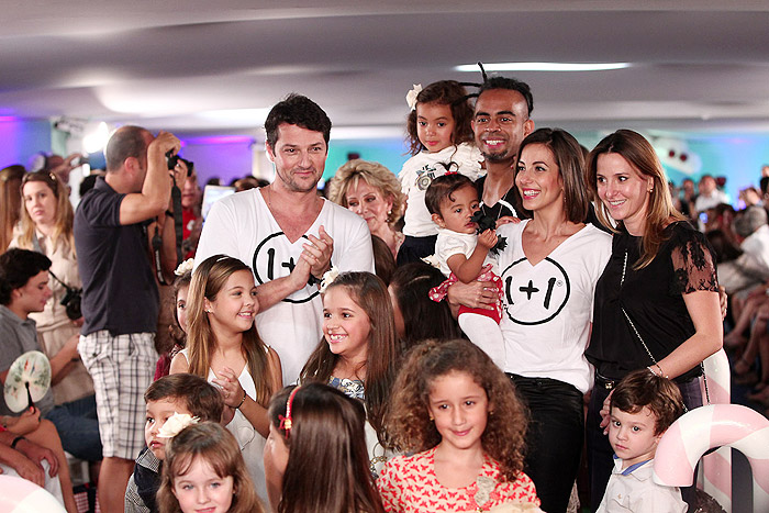 Marcelo Serrado e Tania Khalill em desfile infantil