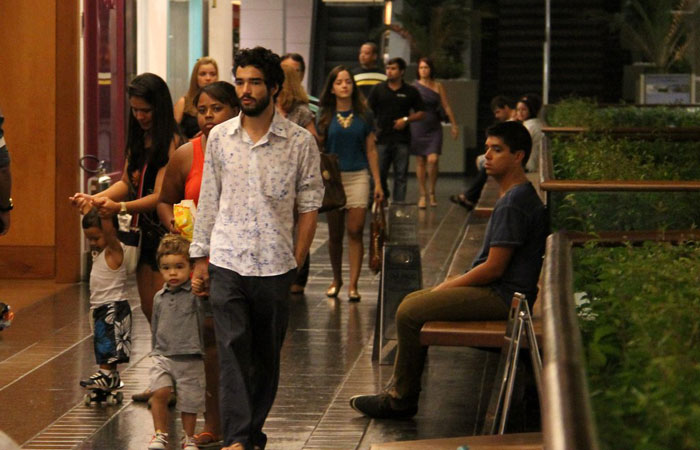 Fernanda Rodrigues e Eduardo Moscovis são flagrados no shopping da Gávea - O Fuxico