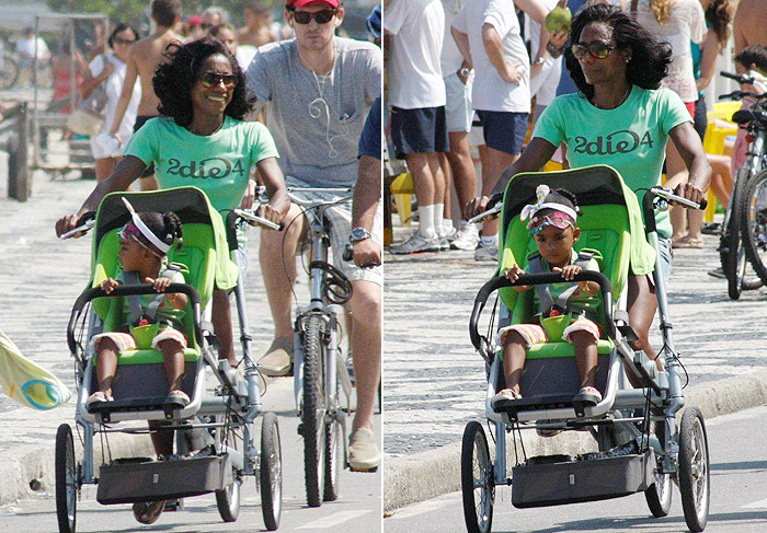 Glória Maria passeia com a filha em bicicleta moderna 