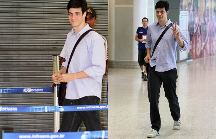 Mateus Solano acena para paparazzo no aeroporto