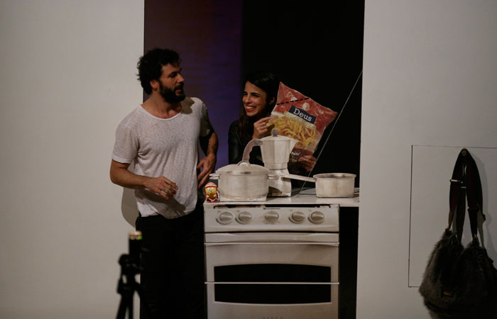 Caio Blat assiste peça teatral com Maria Ribeiro e Marcos Damigo no elenco - O Fuxico