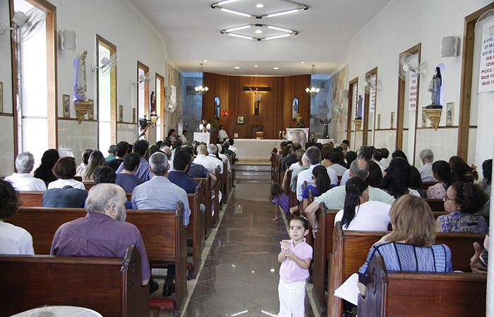 Familiares e amigos participam da missa de 7º dia de Chico Anysio, no Rio