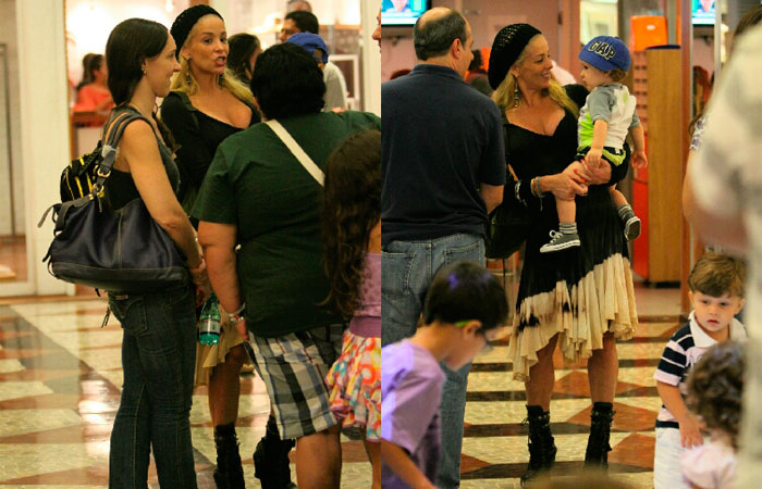 Danielle Winits Passeia Com O Filho Em Shopping Do Rio Ofuxico