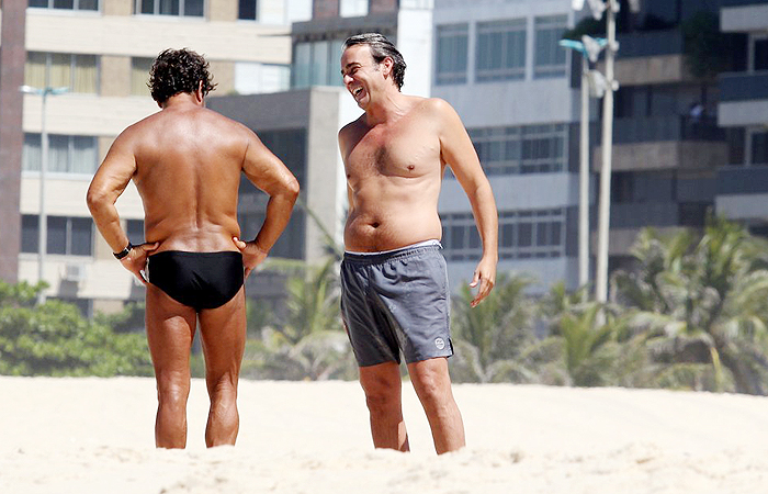 Alexandre Borges curte a praia de Ipanema