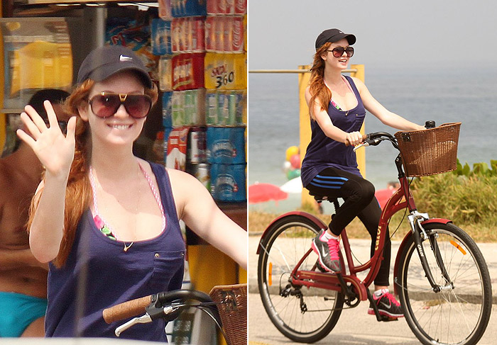 Depois de pedalada, Marina Ruy Barbosa se refresca com água de coco