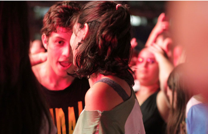 Chay Suede beija muito depois do Rio Verão Festival - O Fuxico
