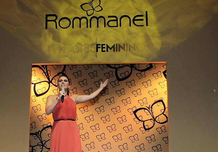 Giovanna Antonelli brilha em evento.
