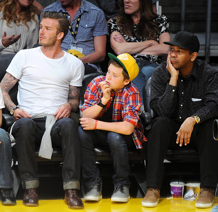 David Beckham leva filho a jogo de basquete em seu aniversário