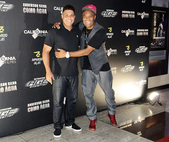  Ronaldo e Anderson Silva na pré-estreia do filme do lutador 