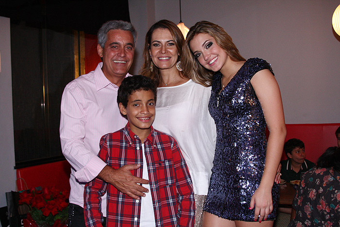 Mauro Naves e sua família.
