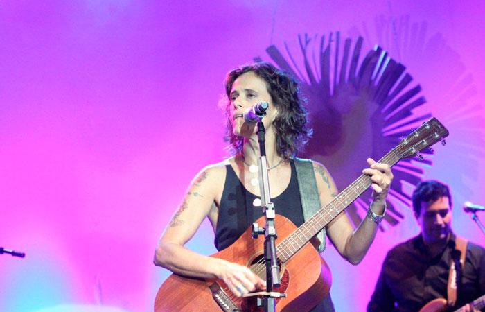 Zélia Duncan faz show no centro do Rio de Janeiro - O Fuxico