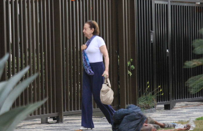 Fernanda Montenegro se assusta com morador em situação de rua - O Fuxico