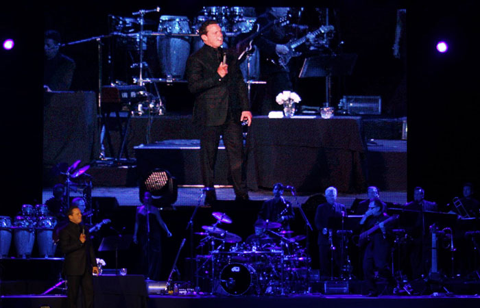 Luis Miguel emociona em show na Barra da Tijuca - O Fuxico