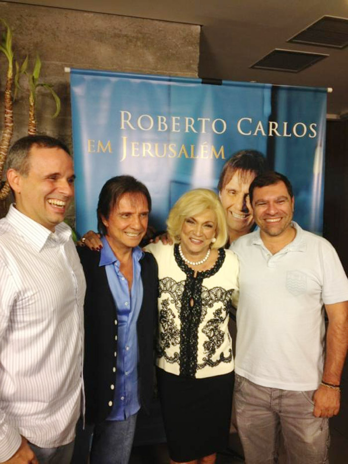 Hebe Camargo prestigia lançamento do novo DVD de Roberto Carlos