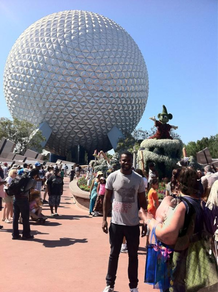 Rafael Zulu curte férias na Disney