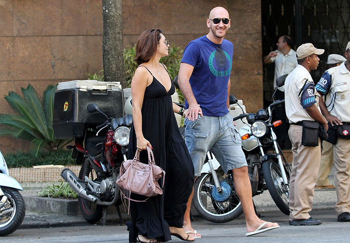 Nalbert almoça com a esposa no Rio