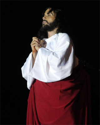Kayky Brito se envolve com a interpretação de Jesus em espetáculo em São Paulo