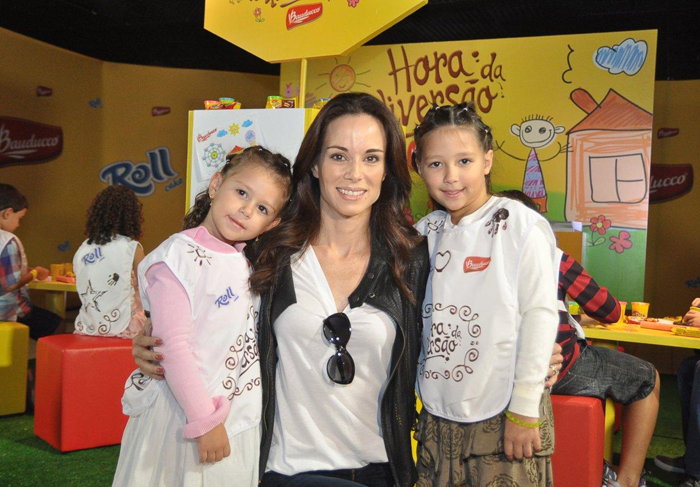 Filhos de famosos se divertem na estreia de espetáculo infantil no Rio