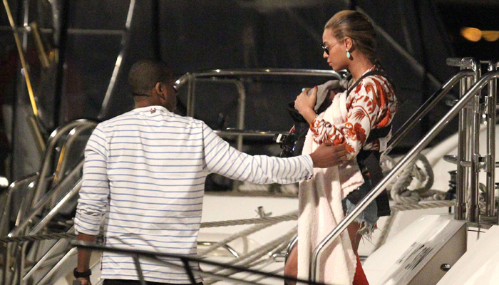 Beyoncé e Jay-Z levam Blue Ivy para conhecer o mar