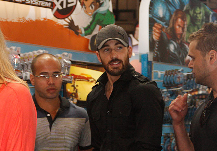 Chris Evans visita a ABRIN no Expo Center Norte, em SP