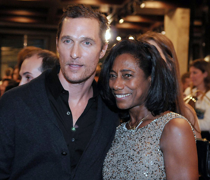 Glória Maria tieta Matthew McConaughey em São Paulo