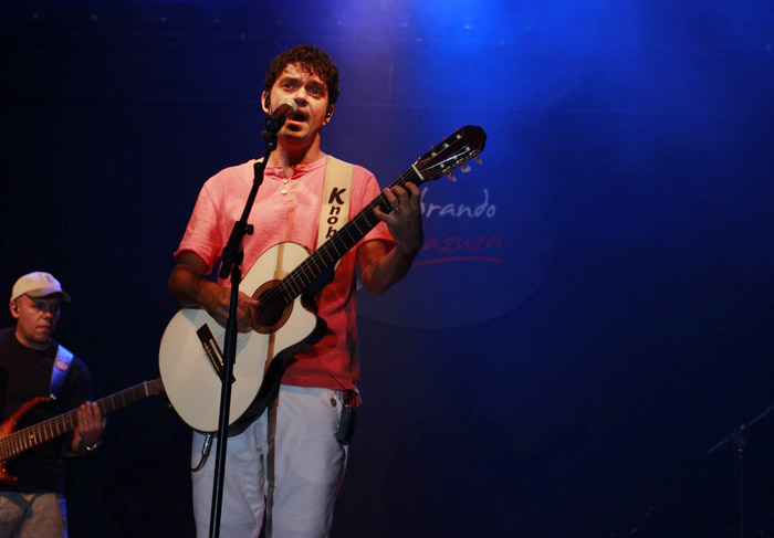 Jorge Vercillo canta no projeto Lembrando Cazuza