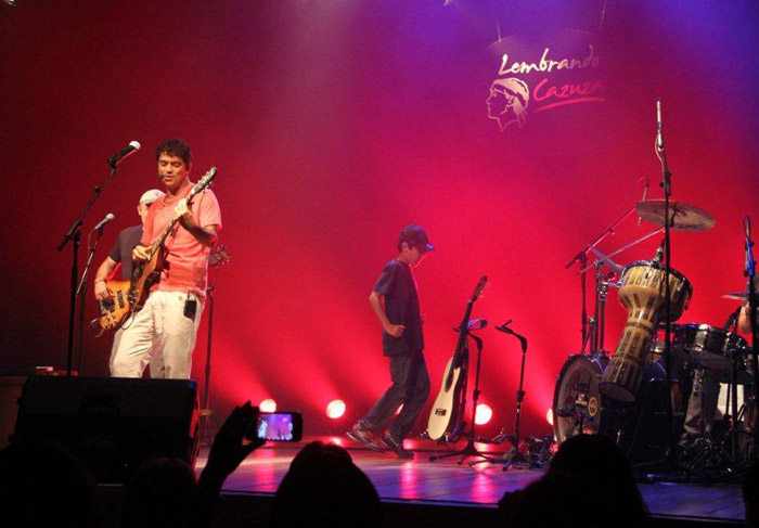 Jorge Vercillo canta no projeto Lembrando Cazuza