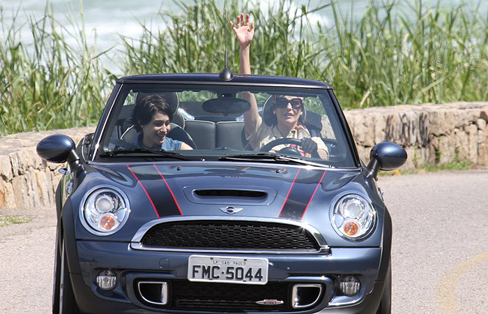 Deborah Secco volta a gravar Louco Por Elas na Praia da Macumba