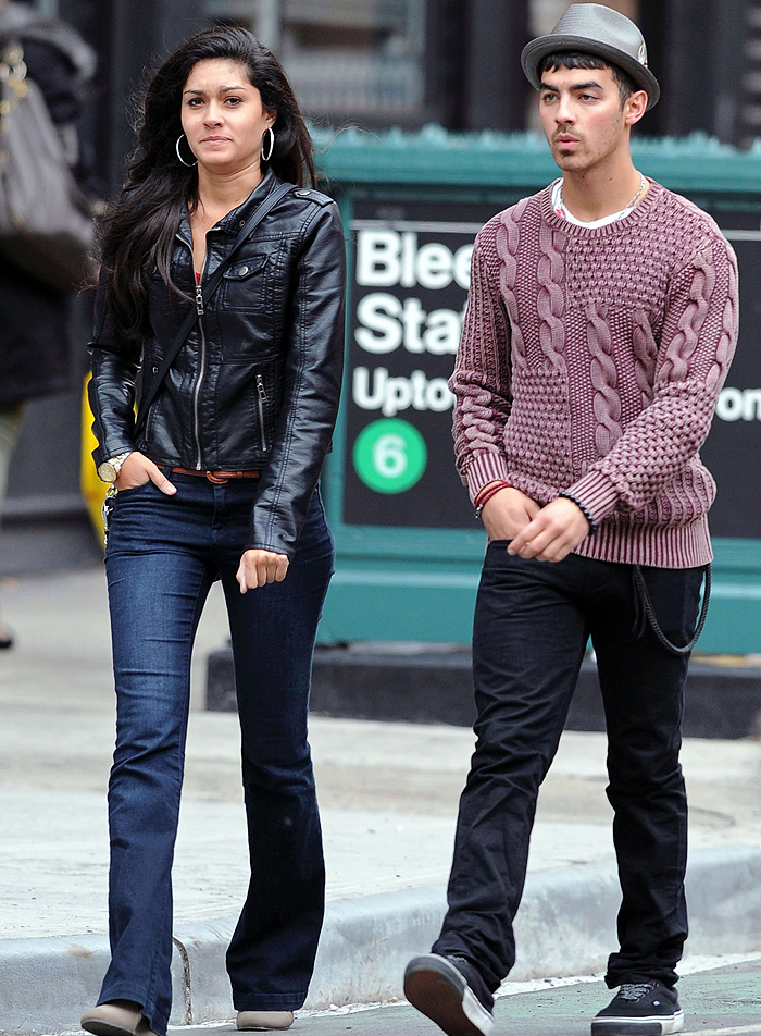 Joe Jonas é clicado com namorada brasileira em Manhattan