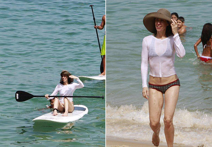 Fernanda Torres tem aulas de paddle surf em Ipanema, no Rio