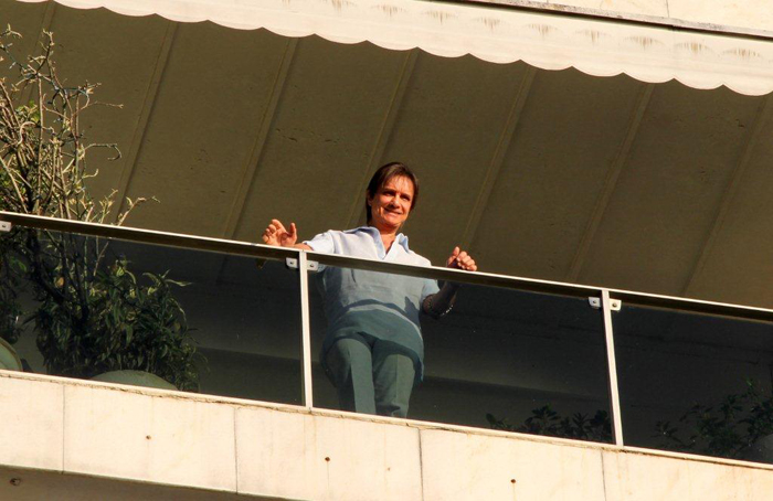 Roberto Carlos comemora 71 anos com bolo, fãs, missa e show em estádio