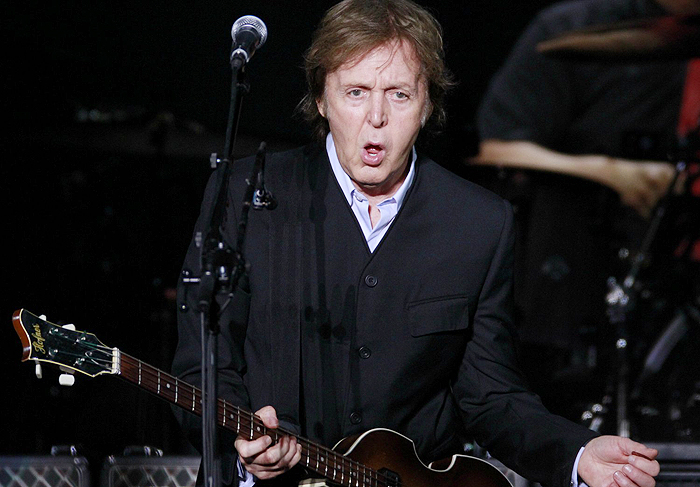Paul McCartney muda repertório e conquista os fãs no Recife