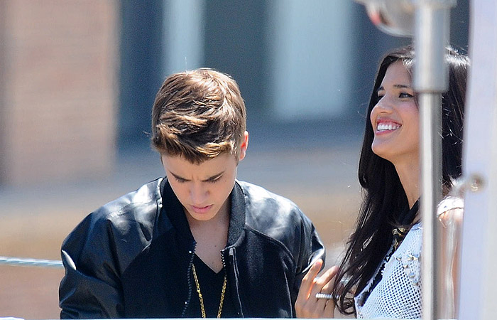 Justin Bieber grava vídeo com modelo parecida com Selena Gomez