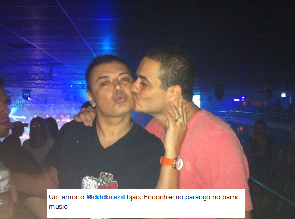 David Brazil ganha beijão do ex-BBB Rafa