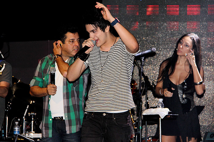 Luan cantou com a dupla.