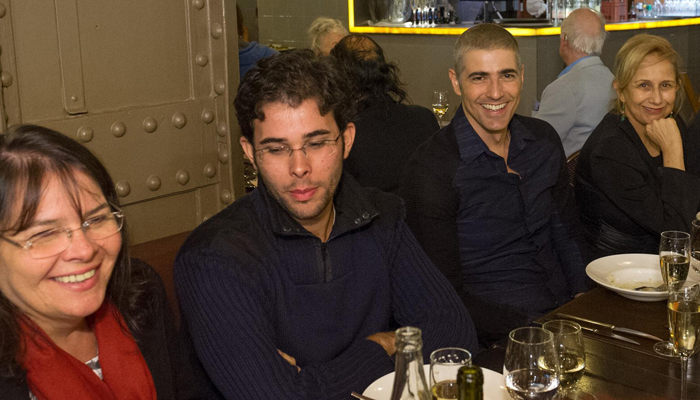 Reynaldo Gianecchini janta com fãs em Paris