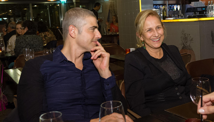 Reynaldo Gianecchini janta com fãs em Paris