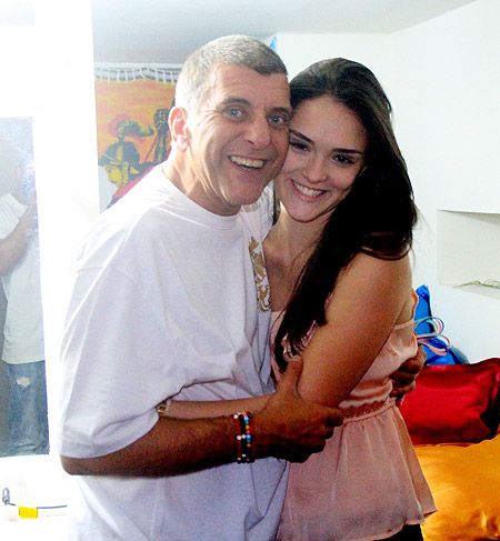 Jorge Fernando recebe o carinho de Isabelle Drummond 