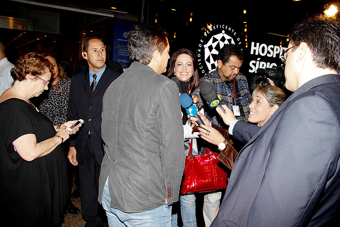 Leonardo fala com a imprensa em sua chegada ao Hospital Sírio Libanês